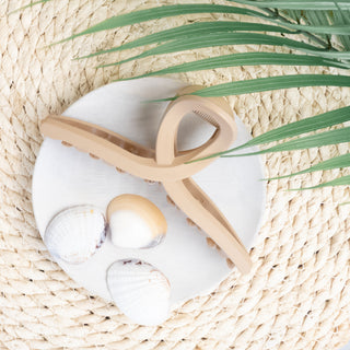 Hair Clip Claw Large with Criss Cross in the Color Beige