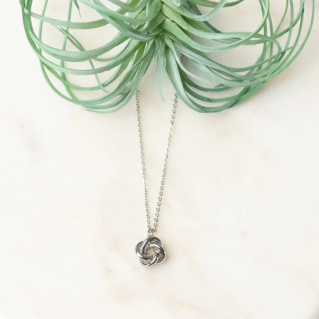 Dreamy Silver-tone Knot Pendant Short Necklace Judson