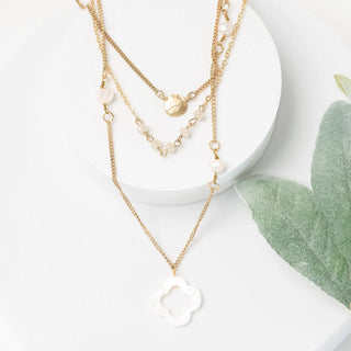 Freshwater Pearl Beads and Clover Pendant Short Necklace Judson