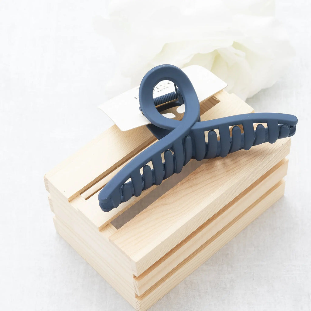 Hair Clip Claw Large with Criss Cross in the Color Navy Judson